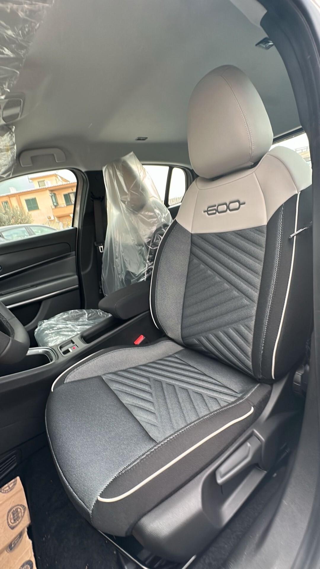 Fiat 600 Hybrid 145 CV CAMBIO AUTOMATICO "ICON"