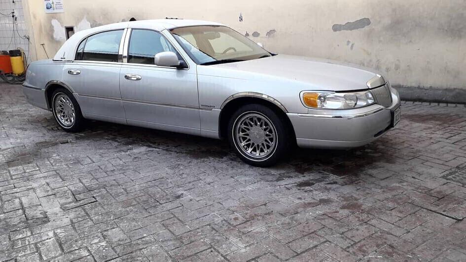 Altro Seleziona LINCOLN TOWN CAR