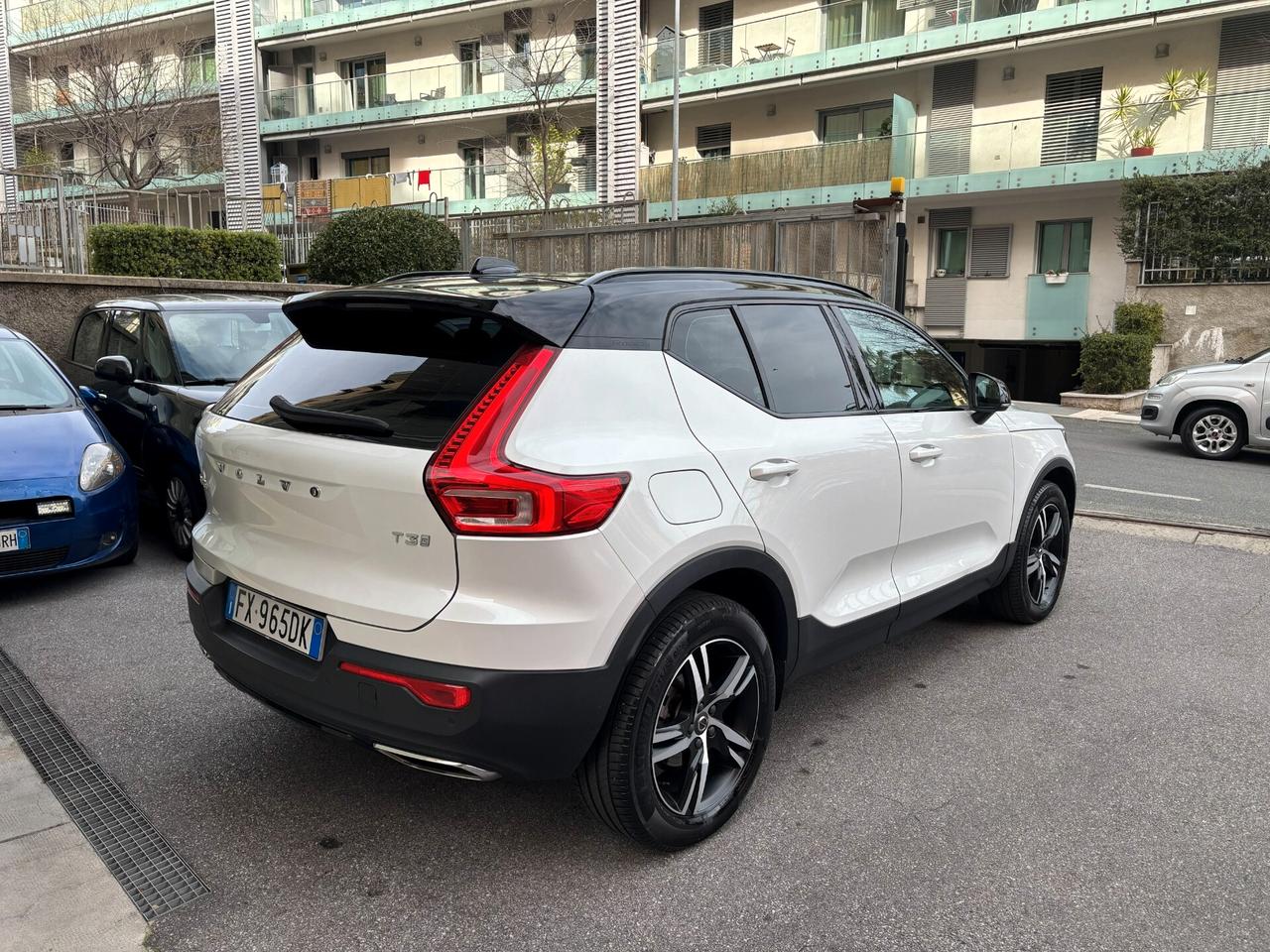 Volvo XC40 T3 R-design PREZZO REALE UNIPROPRIETARIO