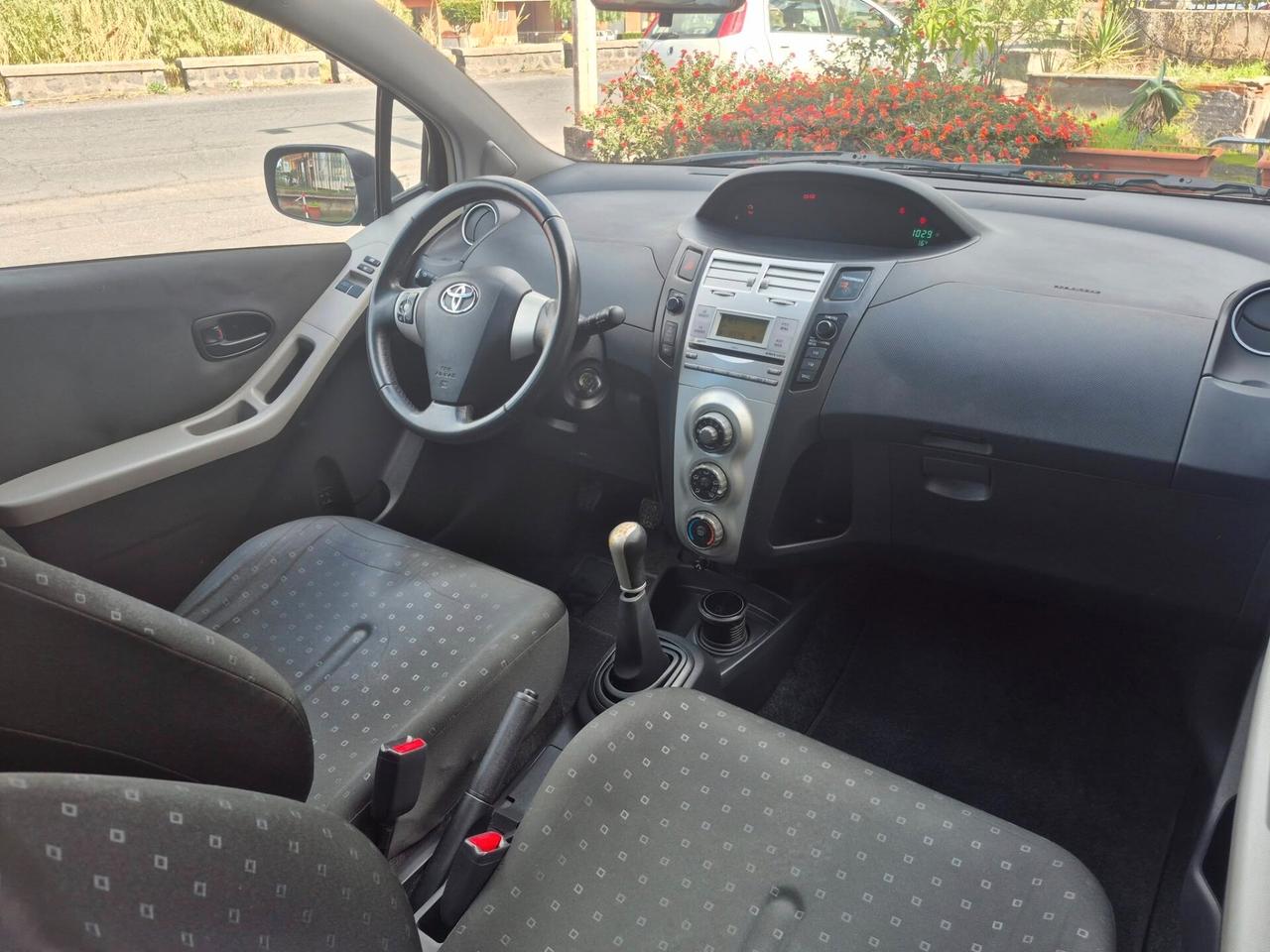 Toyota Yaris 1.0 5 porte Sol