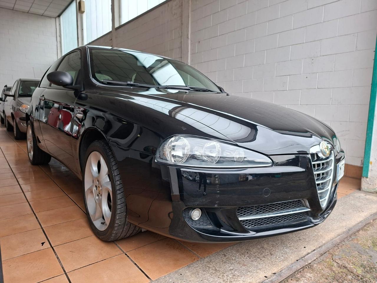Alfa Romeo 147 3p 1.6 ts 16v BlackLine 105cv, adatta a neop.