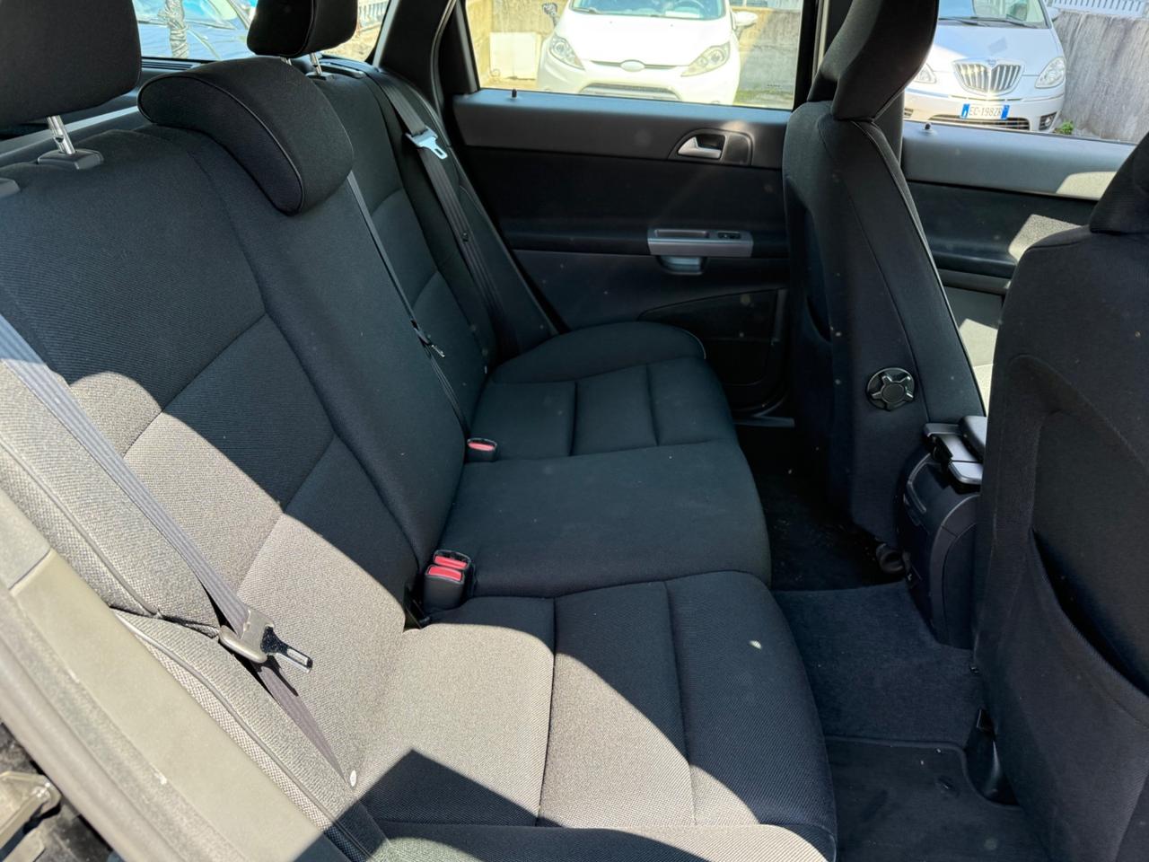 Volvo V50 D2 R-design
