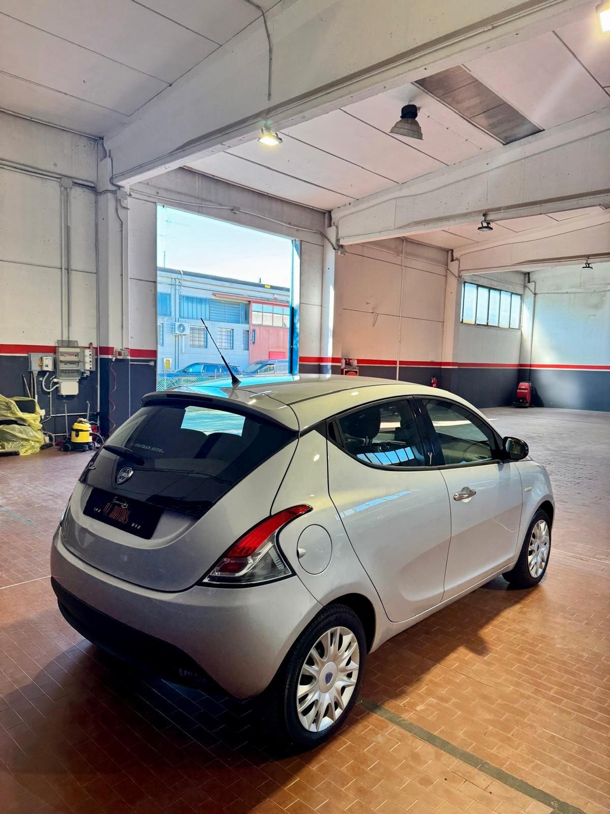 Lancia Ypsilon 1.2 69 CV 5 porte Platinum