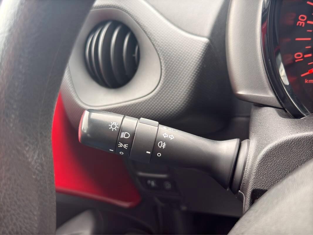 Citroen C1 1.0 vti Feel 72cv neopatentati Con CARPLAY