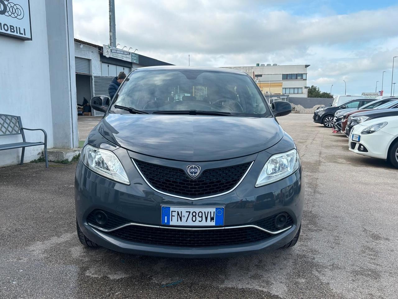 Lancia Ypsilon 1.2 69 CV 5 porte Gold