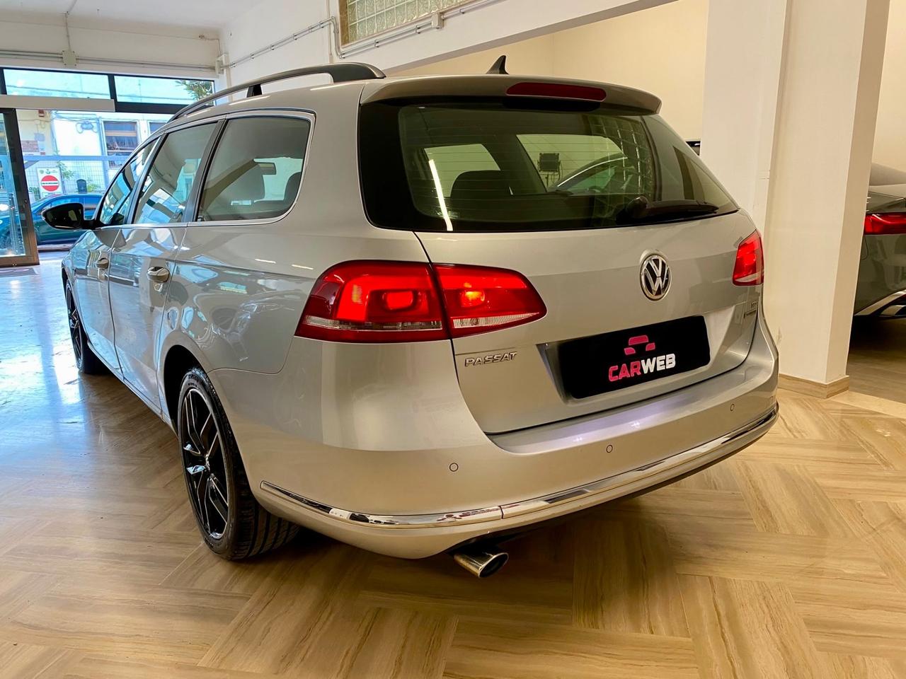 VOLKSWAGHEN PASSAT 1.6 TDI Highline NAVY 2014