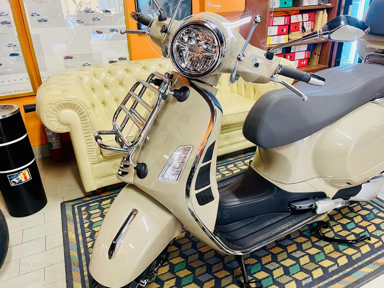 Piaggio GTS 300 BAULETTO PORTAPACCHI ANTERIORE