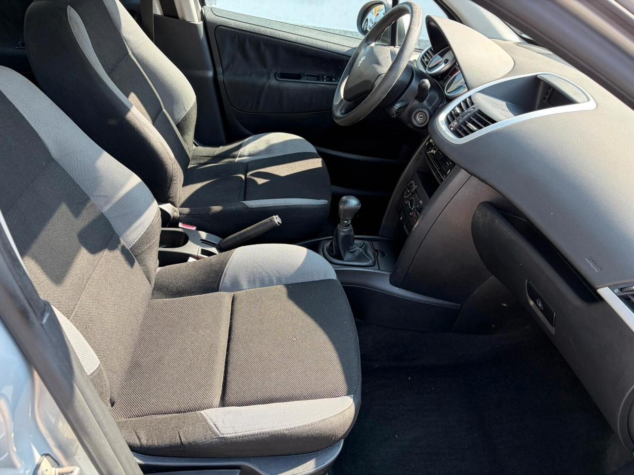 Peugeot 207 1.4 8V 75CV 5p. X Line