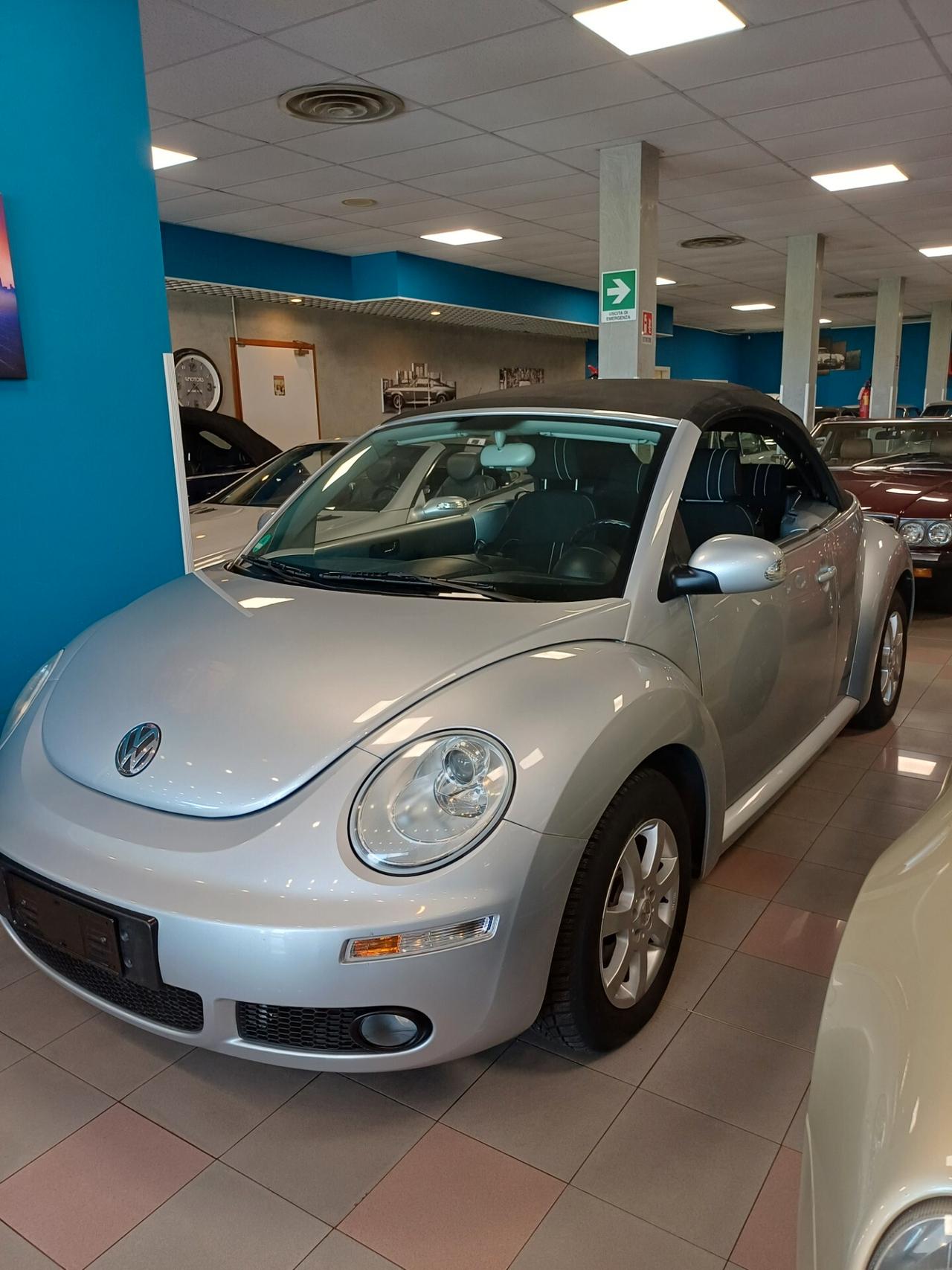 Volkswagen New Beetle 1.6 Cabrio NEOPATENTATI