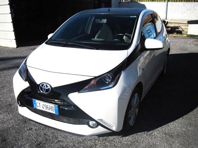 Toyota Aygo 1.0 VVT-i 69 CV 5 porte x-business MMT