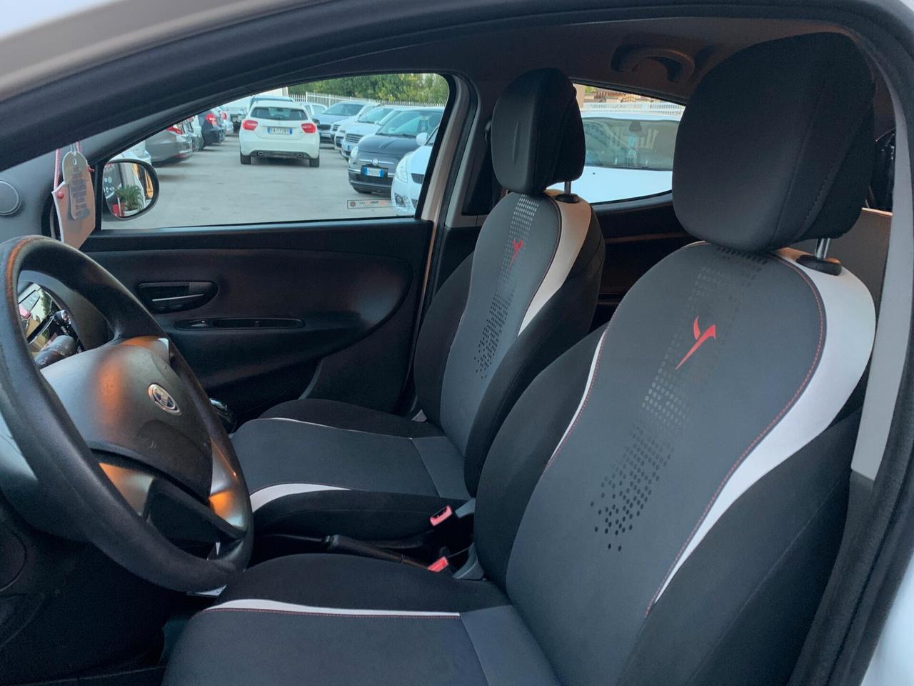 Lancia Ypsilon 0.9 TwinAir 85 CV 5 porte Metano Ecochic Gold