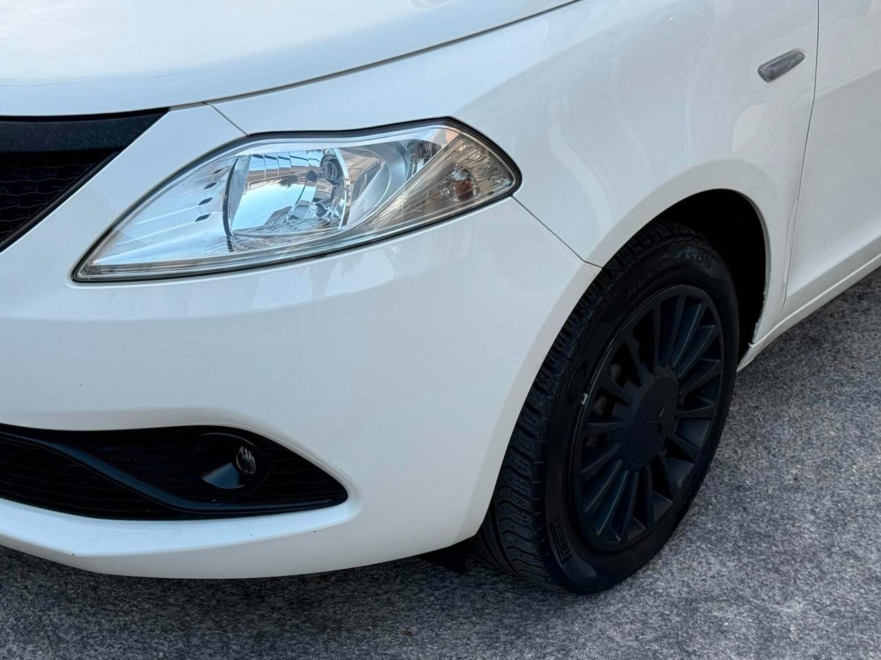 LANCIA YPSILON 1.2 BENZINA 69 CV. ELEFANTINO BLU PERFETTA