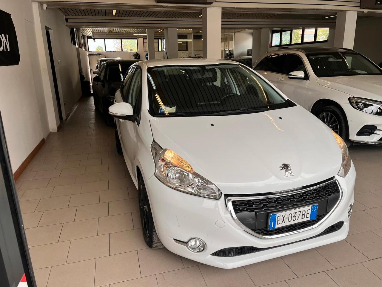 Peugeot 208 1.4 HDi 68 CV 5 porte Allure