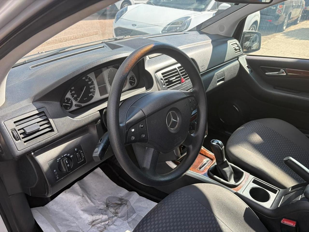 Mercedes-benz B 180