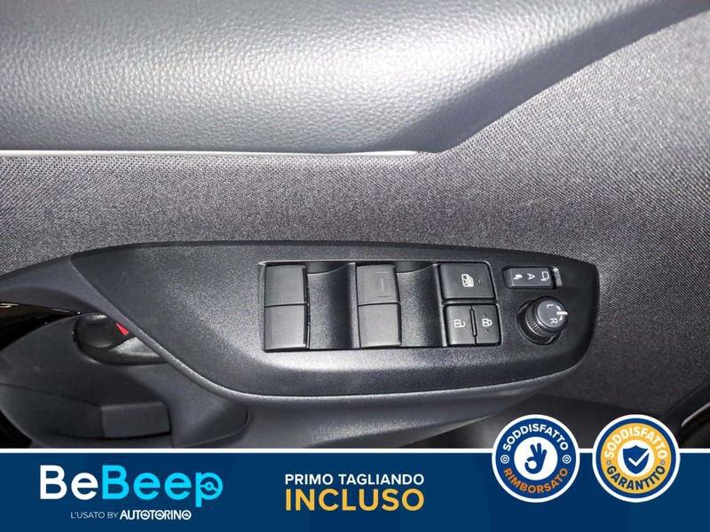 Toyota Yaris 1.5H 130 LOUNGE