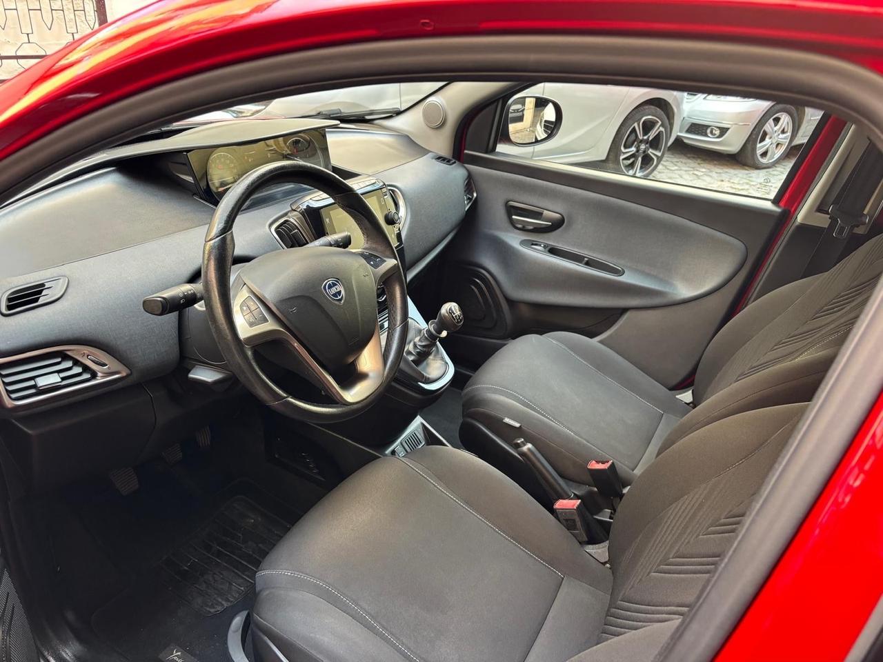 Lancia Ypsilon 1.0 FireFly 5 porte S&S Hybrid Ecochic Gold