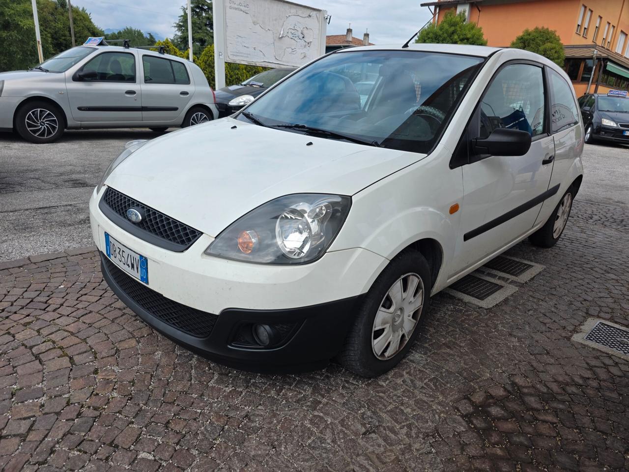 Ford Fiesta 1.4 TDCi 3p. Van con 232.000km Neopatentati ok