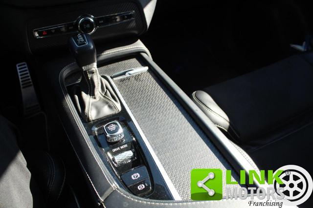 VOLVO XC90 D5 AWD Geartronic 7 posti R-design,Crystal White