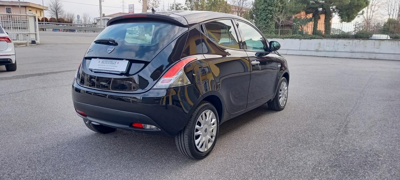 Lancia Ypsilon Benzina cc. 1.242 - 5 Porte 5 Posti SOLO 32.900 KM. PER NEOPATENTATI.