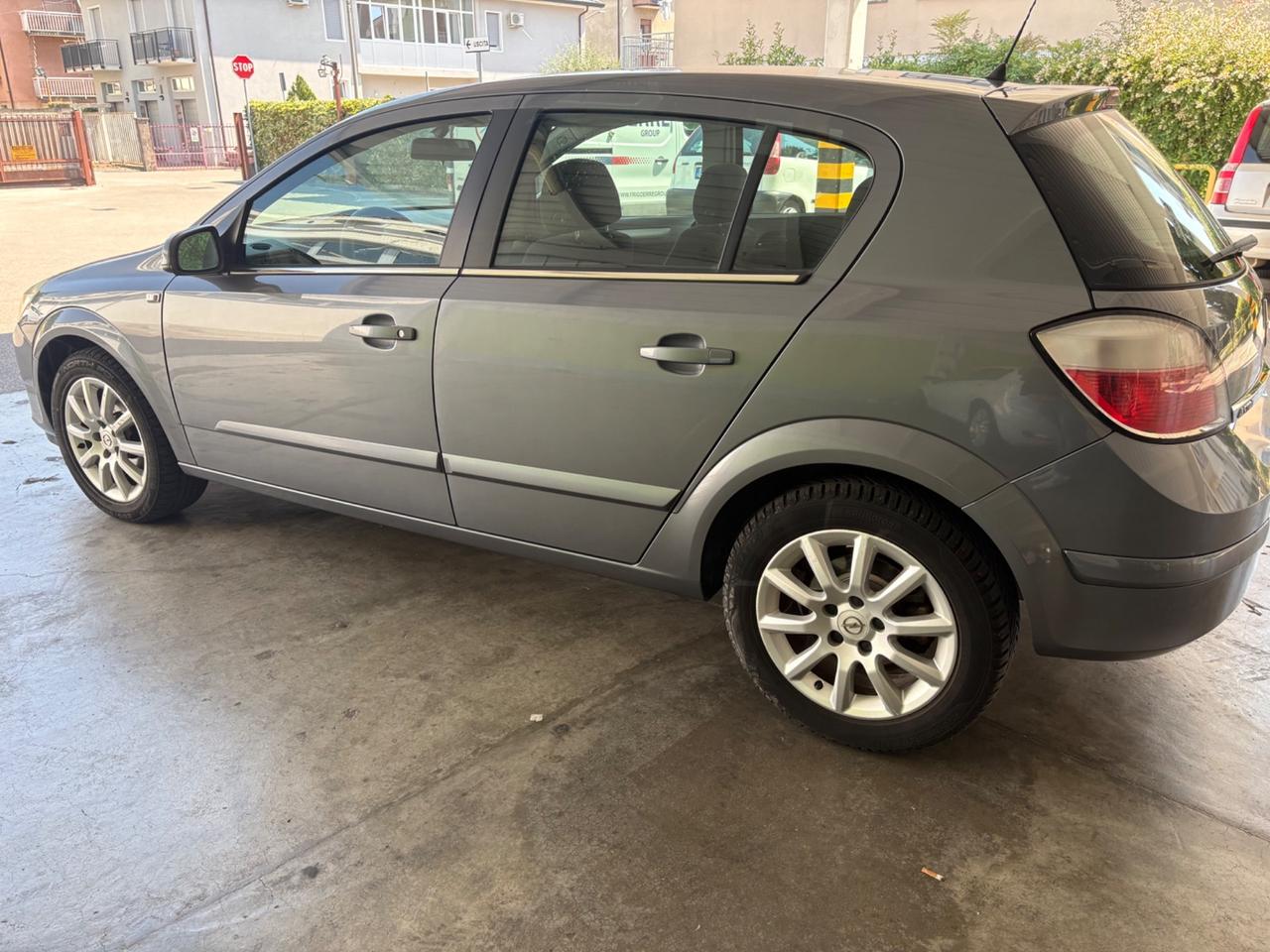 Opel Astra 1.7 CDTI berlina ok neo patentati