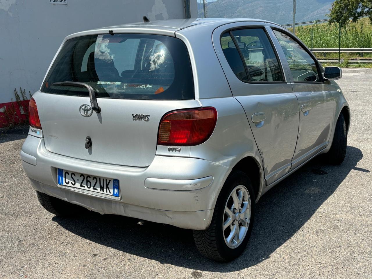 Toyota Yaris 1.0 5 porte a detta per neoptentati