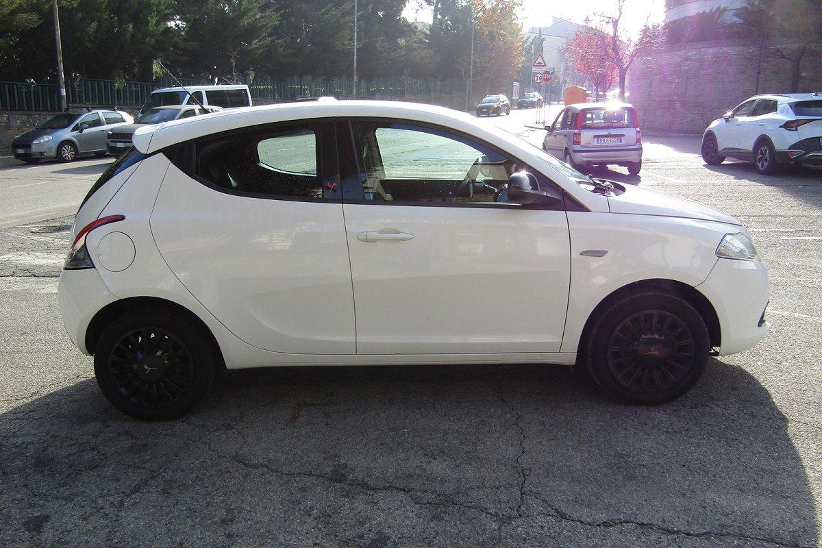 LANCIA Ypsilon 1.2 69 CV 5 porte GPL Ecochic Silver