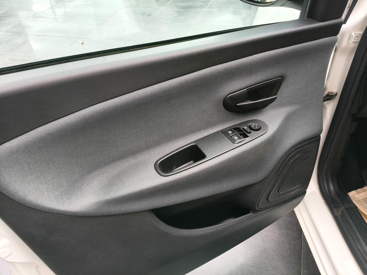 Lancia Ypsilon 1.0 FireFly 5 porte S&S Hybrid Ecochic Gold