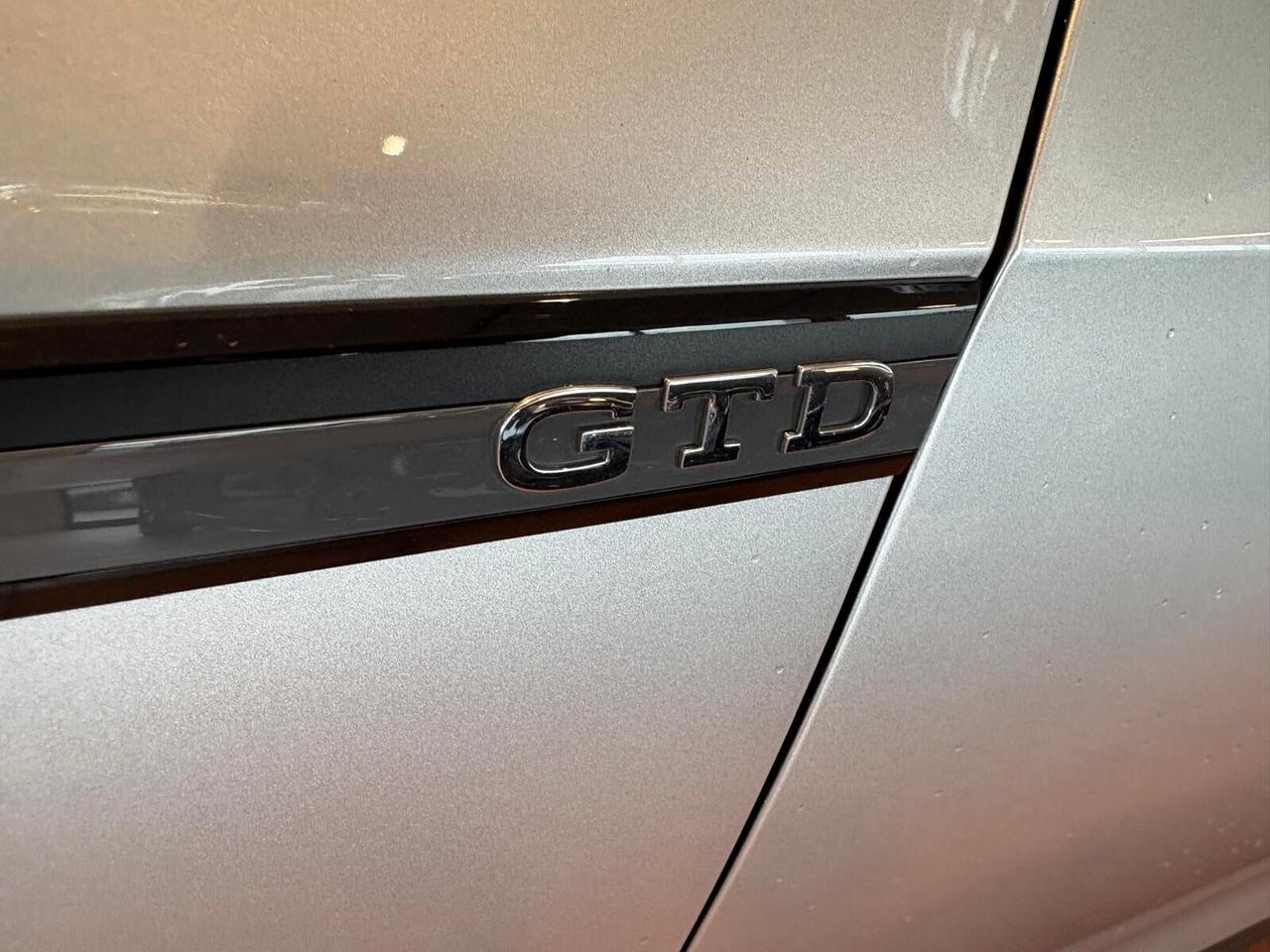 Volkswagen Golf GTD 2.0 TDI 200 CV DSG 43000 KM