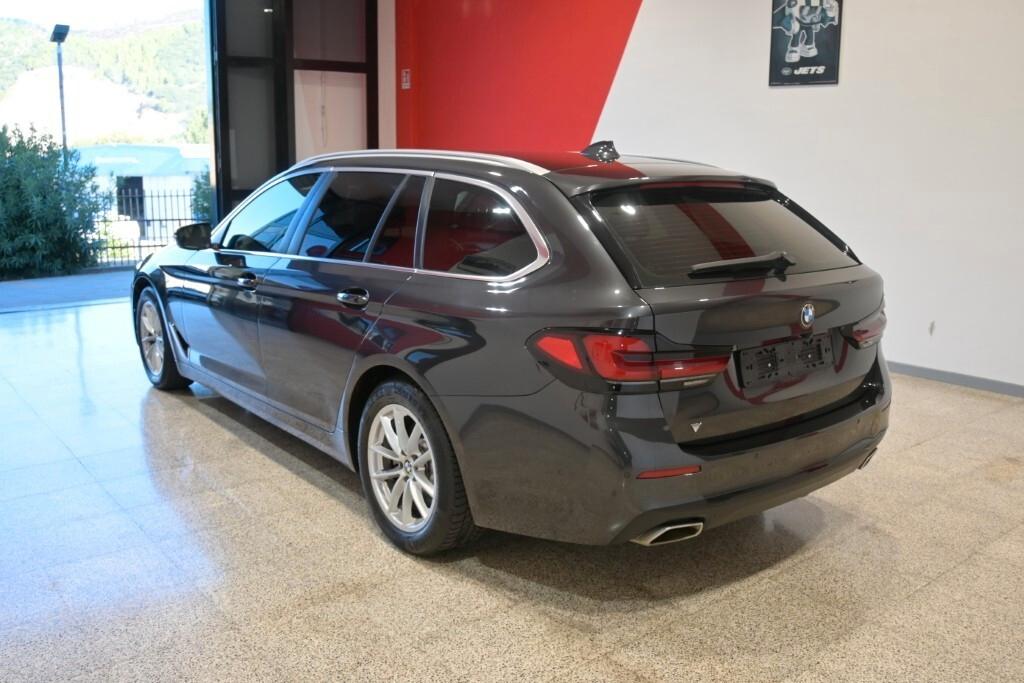 BMW 518D TOURING 136CV STEPTRONIC BUSINESS ADVANTAGE ( FARI LED ADATTIVI - BMW DIGITAL COCKPIT - ACTIVE CRUISE - PELLE - AMBIENT LIGHTS - NAVI - MIRROR - PARK ASSISTANT - TELECAMERA POST. )