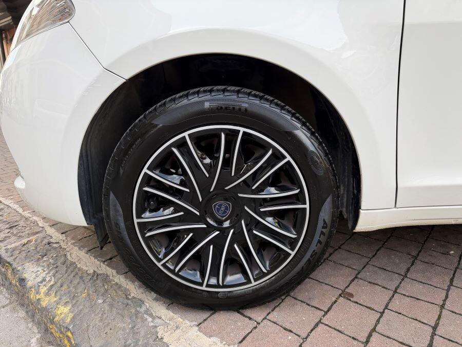 LANCIA YPSILON 1.2 GPL DI CASA PLATINO CERTIFICATA