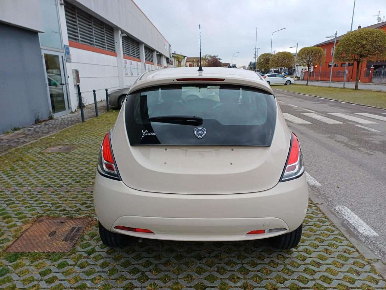 Lancia Ypsilon 1.2 69 CV 5 porte GPL Ecochic Silver