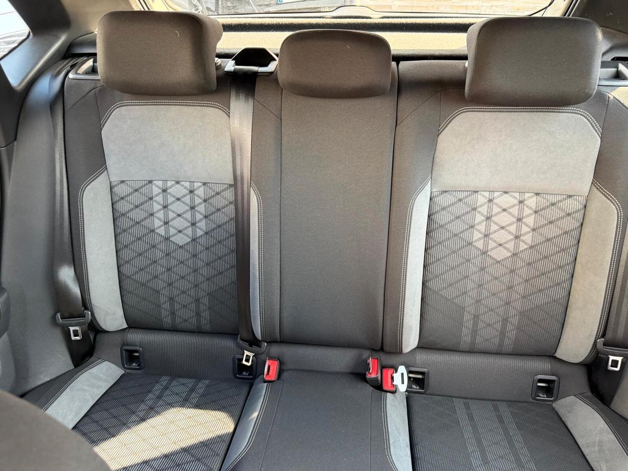 Volkswagen Polo VI 2022 1.0 tsi R-Line 95cv