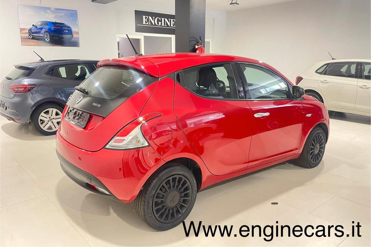 Lancia Ypsilon 1.0 FireFly 5 porte S&S Hybrid Ecochic Silver