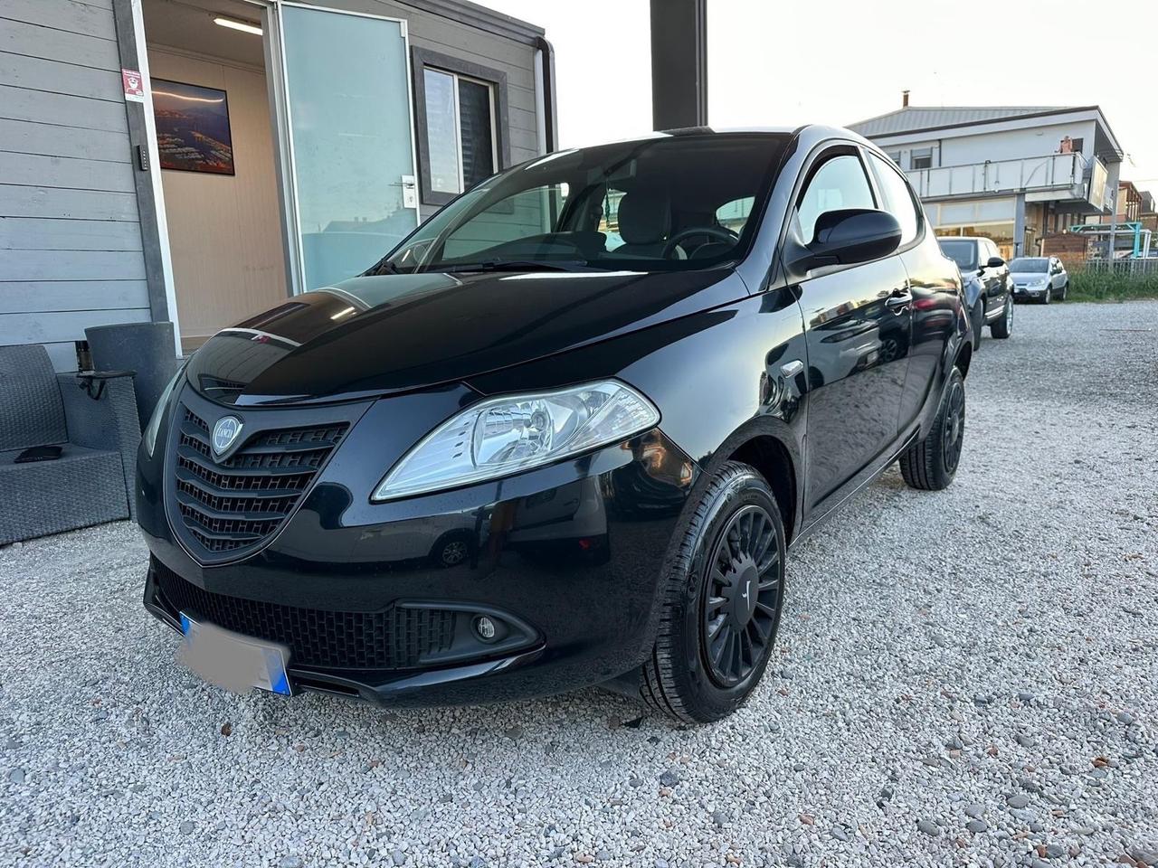 Lancia Ypsilon 0.9 TwinAir 85 CV 5 porte Metano Ecochic Elefantino