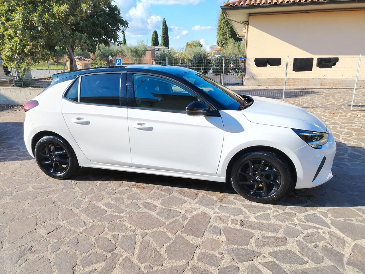 Opel Corsa 1.2 Design & Tech