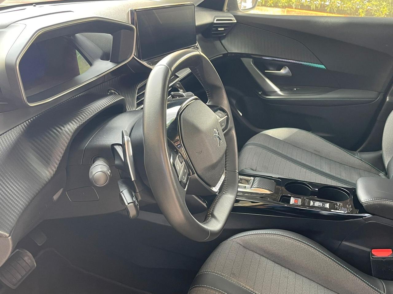 Peugeot 2008 BlueHDi 130 S&S EAT8 Allure