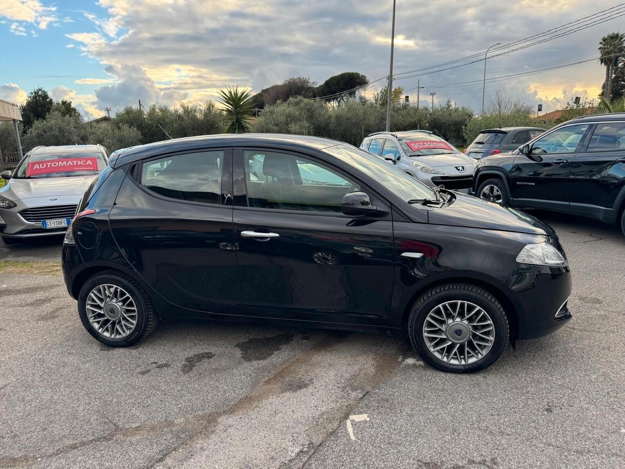 Lancia Ypsilon 0.9 TWINAIR 85CV DFN AUTOM GOLD 2012