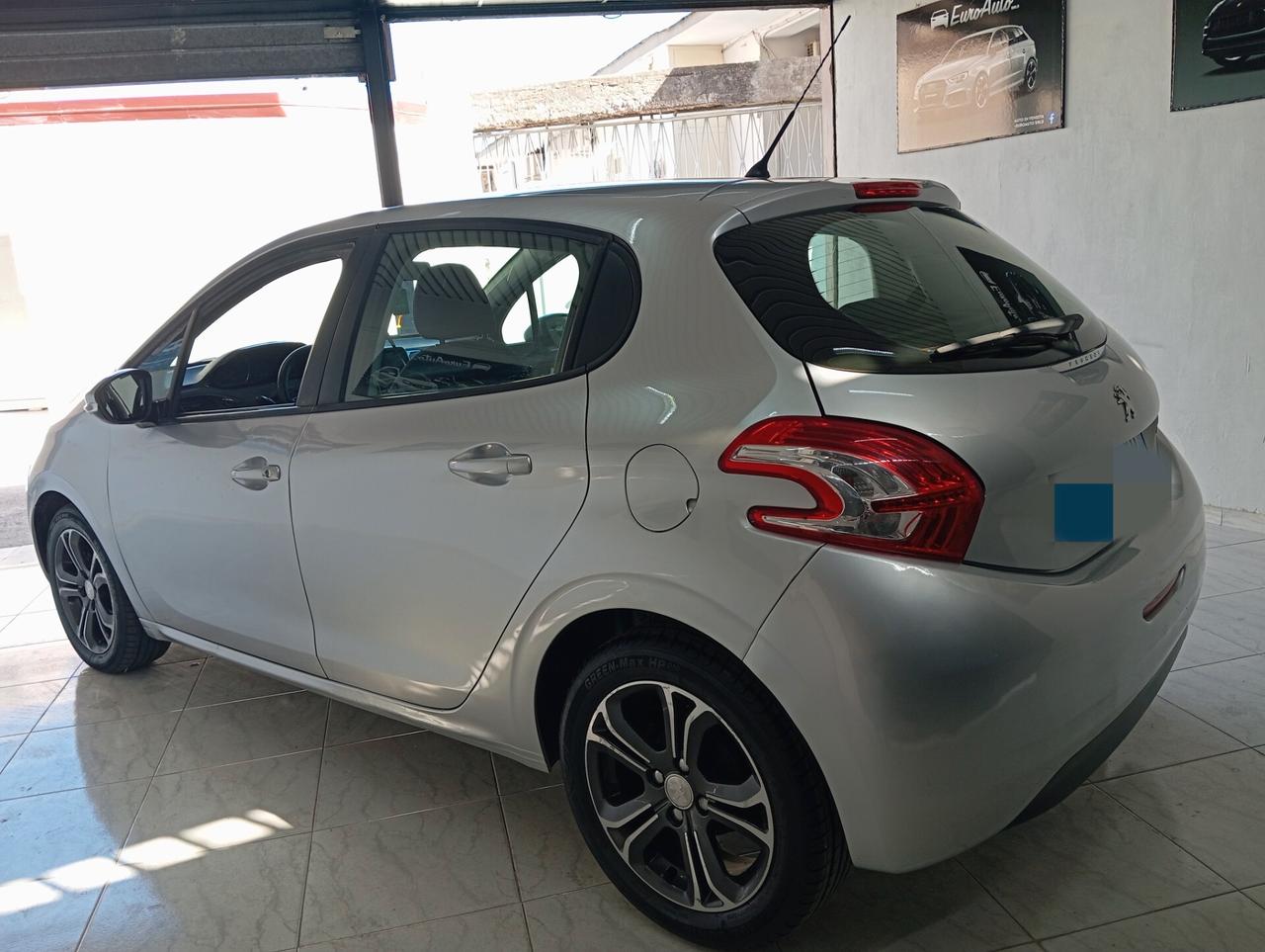 Peugeot 208 1.4 diesel 2015 CON GARANZIA