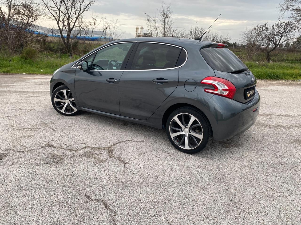 Peugeot 208 1.6 e-HDi 92 CV Stop&Start 5 porte Allure