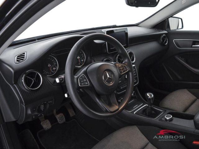 MERCEDES-BENZ GLA 180 180 d Sport