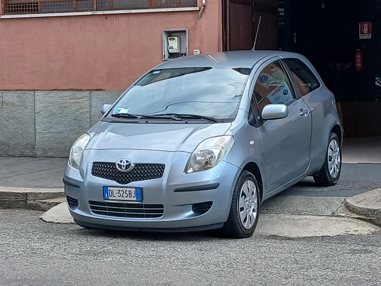 TOYOTA Yaris 1.0 3p.