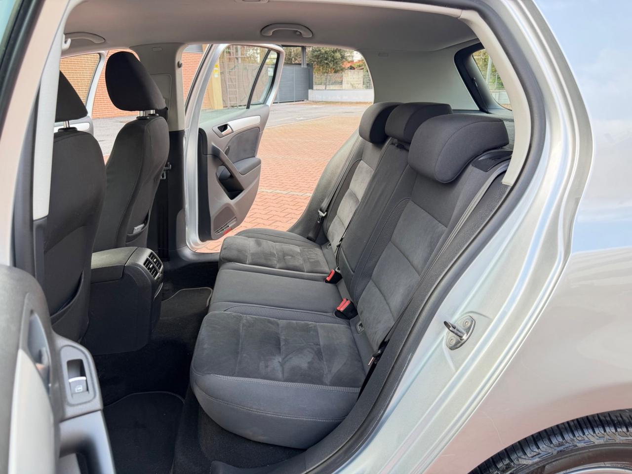 Volkswagen Golf VI 1.6 TDI DSG Highline