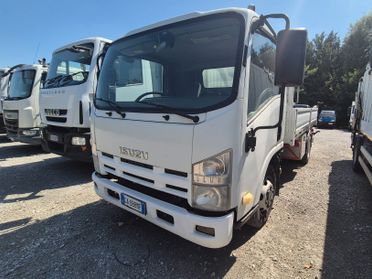 Isuzu con cassone ribaltabile trilaterale