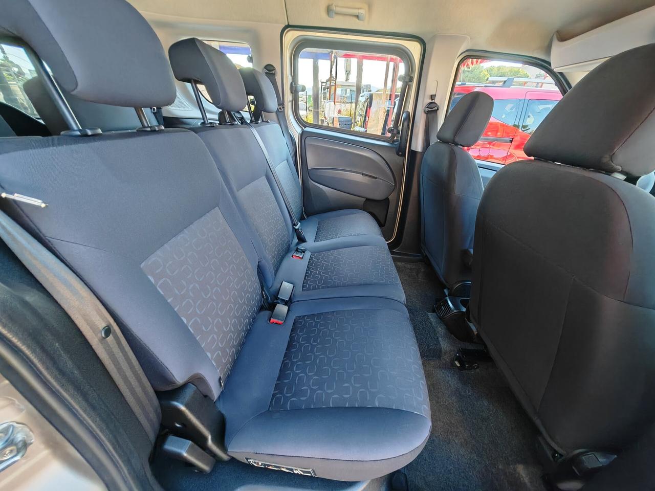 Fiat Dobló 1,6 diesel 10/2014 Cv90 POSTI 7