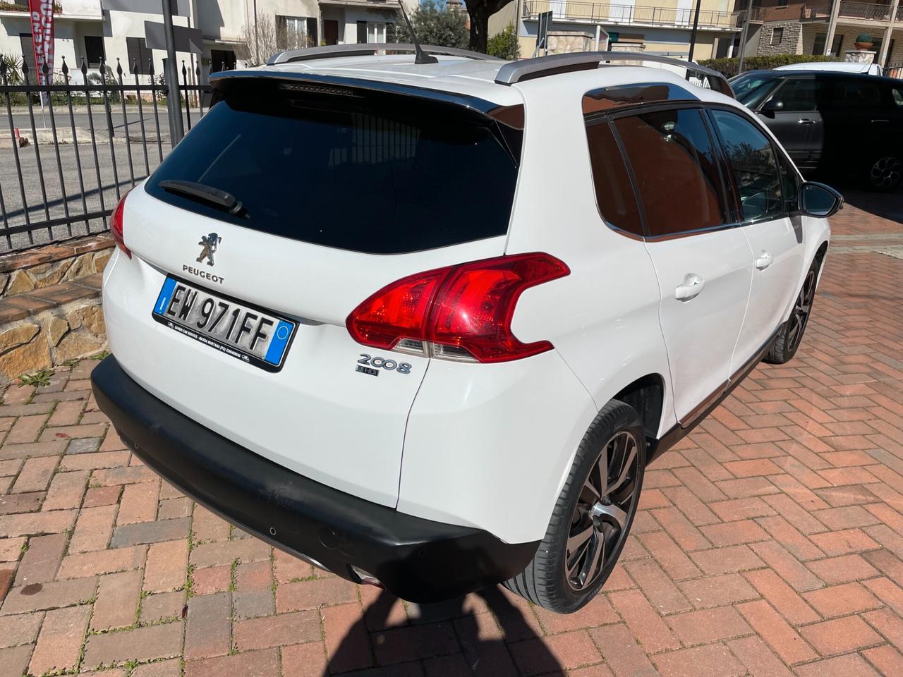 Peugeot 2008 1.6 e-HDi 115 CV Stop&Start Allure