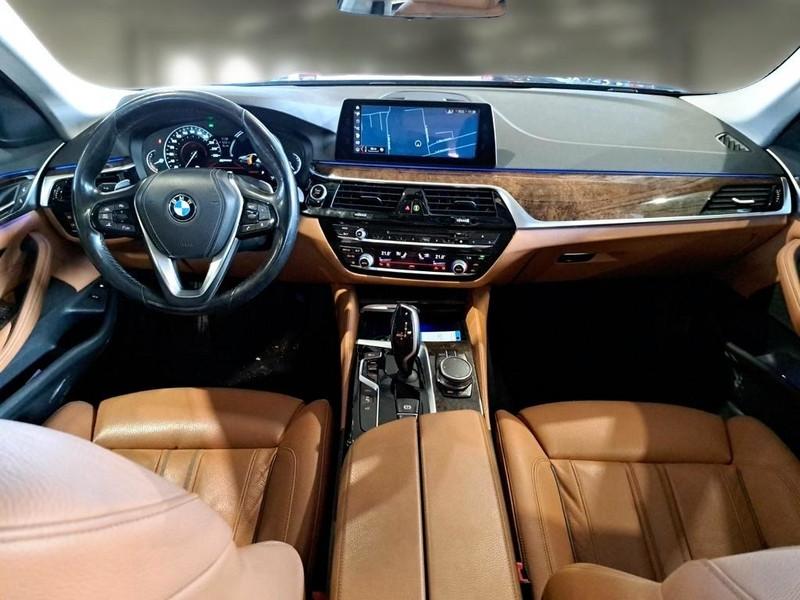 BMW 530 Luxury Auto 4 PORTE BERLINA