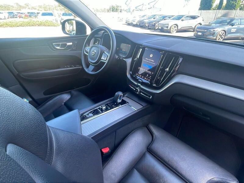 Volvo XC60 B4 D AWD automatico Plus Dark