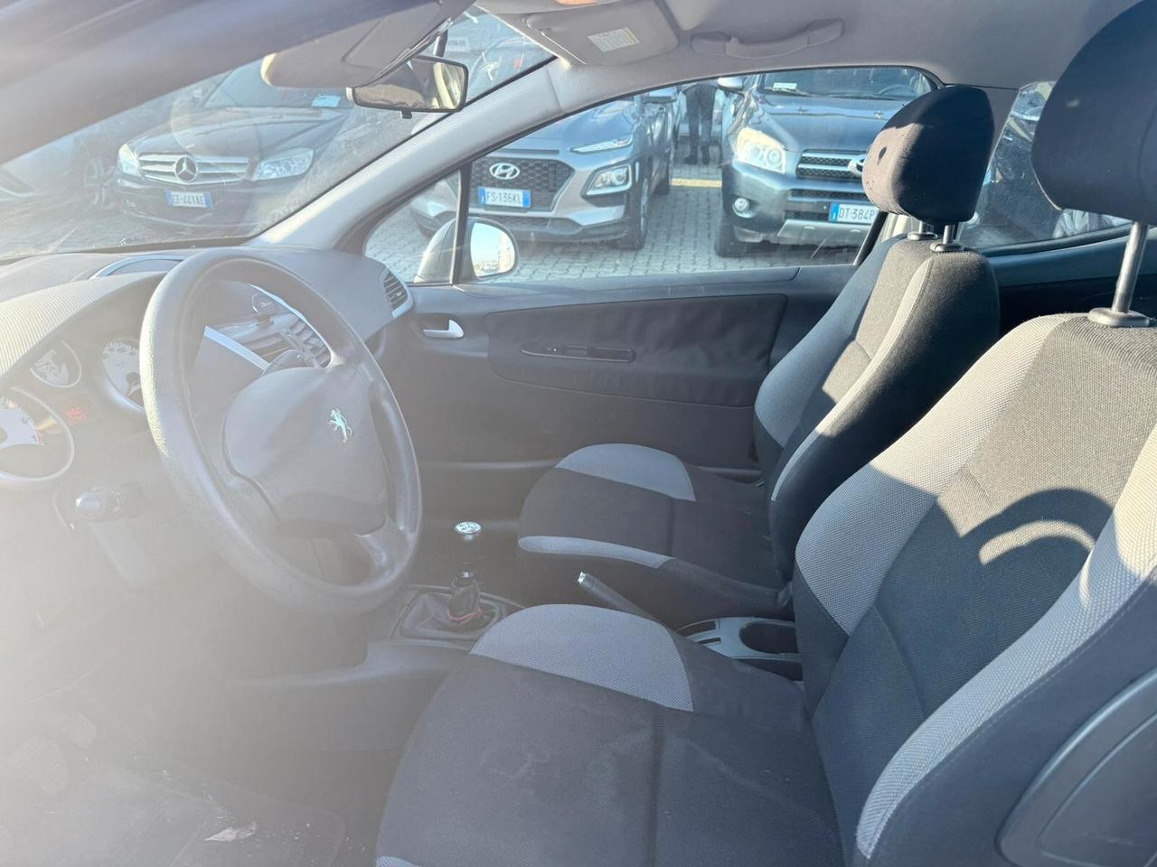 Peugeot 207 1.4 BENZINA 2006 NEOP.