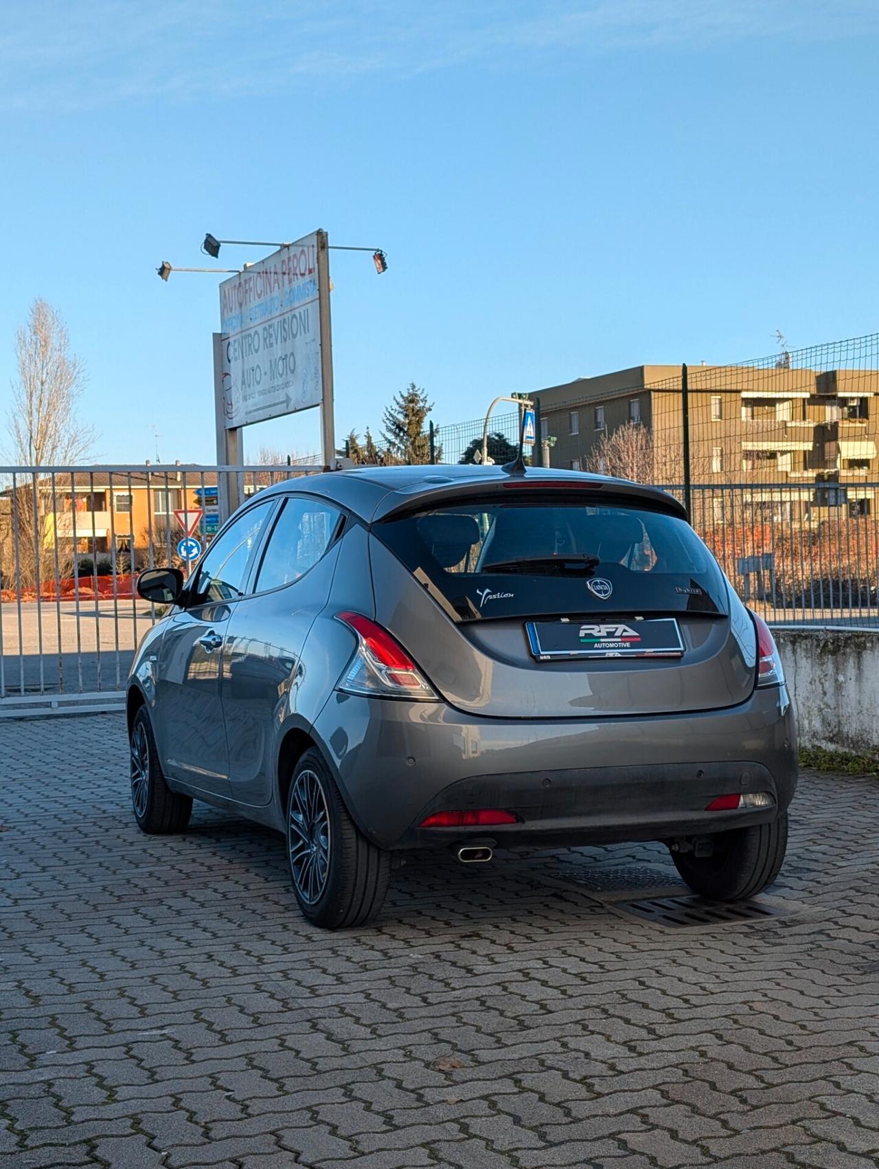 Lancia Ypsilon 1.0 FireFly 5 porte S&S Hybrid Ecochic Gold