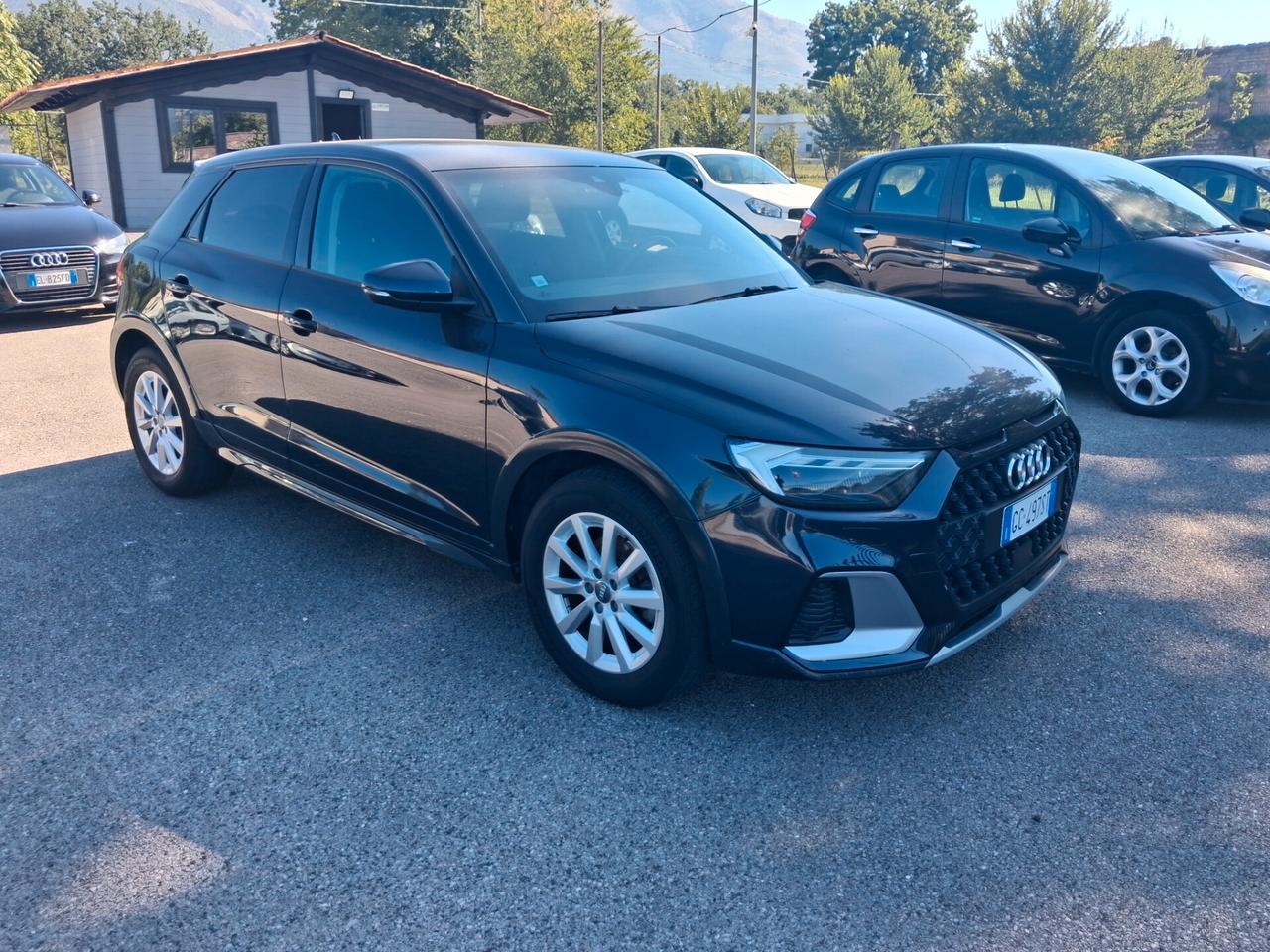 Audi A1 citycarver 30 TFSI Identity Contrast